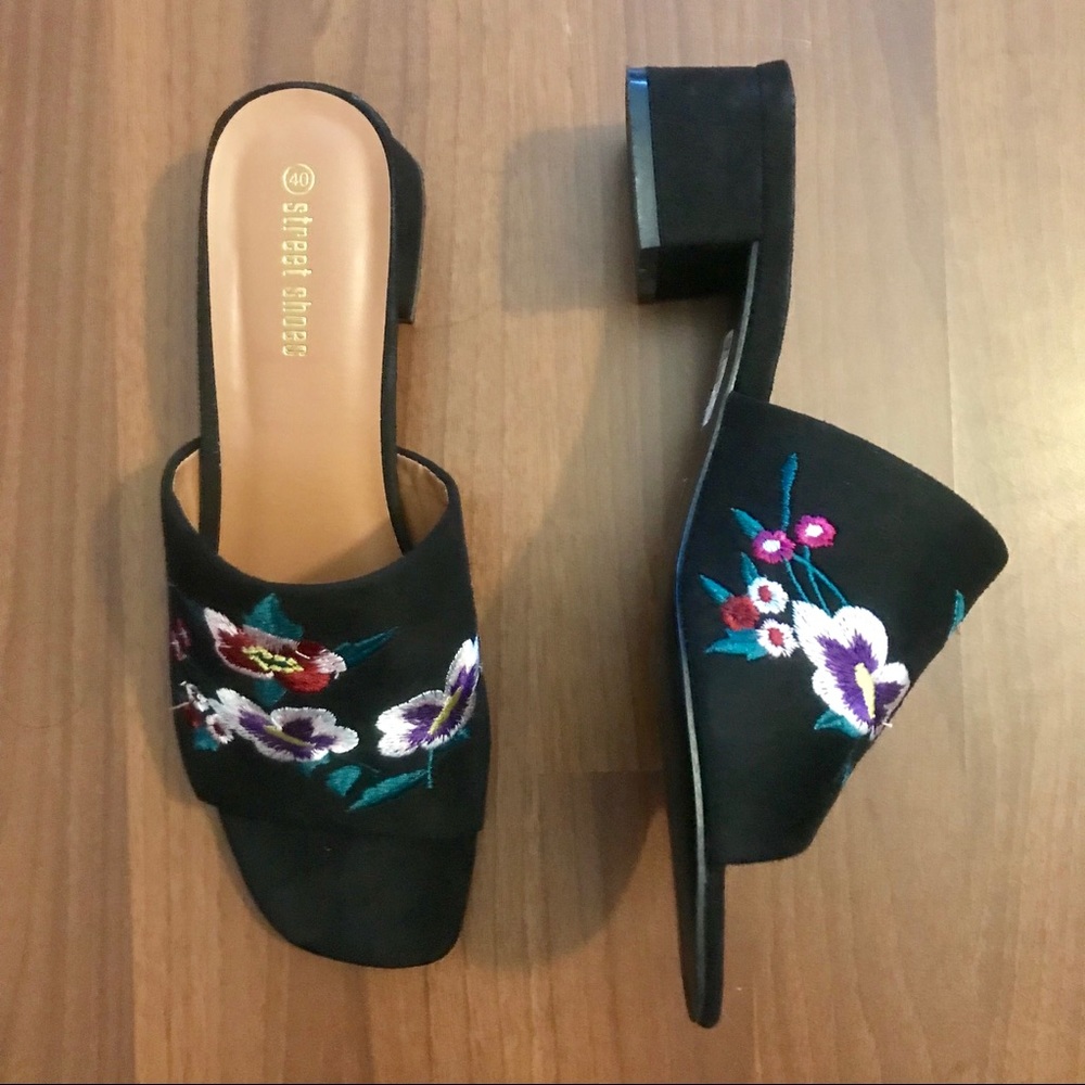 Black floral print Open toe mules